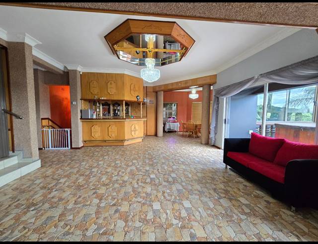 8 BEDROOM HOUSE FOR SALE IN BASSONIA